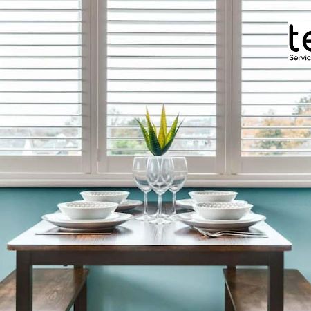 Stylish 1 Bed Apt , Central , Pkg, Perfect For Long Stays Egham Kültér fotó