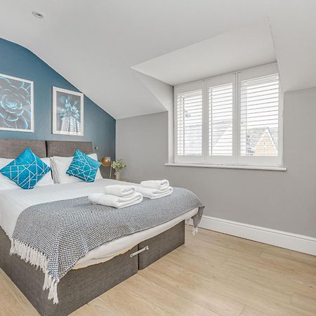 Stylish 1 Bed Apt , Central , Pkg, Perfect For Long Stays Egham Kültér fotó