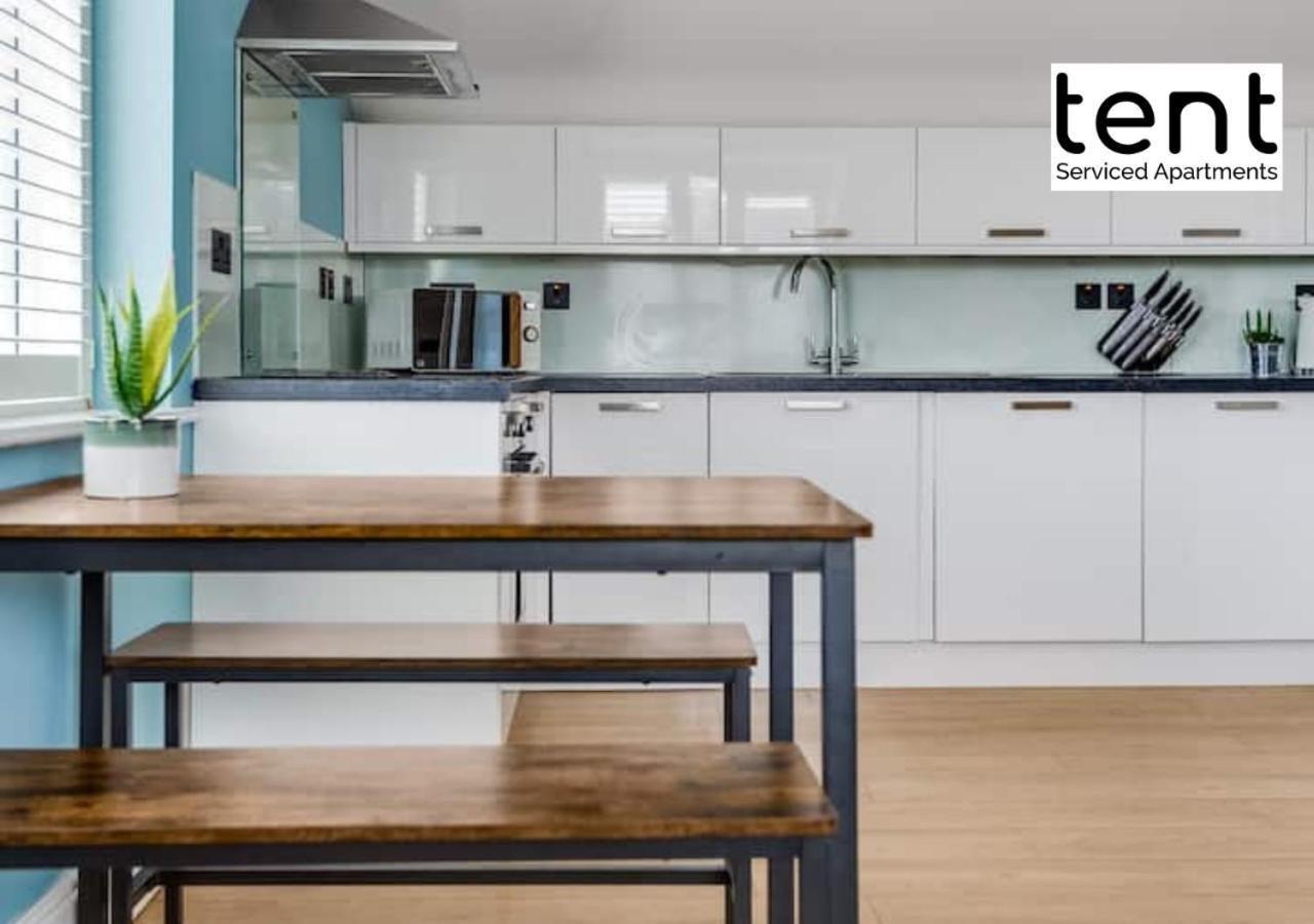 Stylish 1 Bed Apt , Central , Pkg, Perfect For Long Stays Egham Kültér fotó