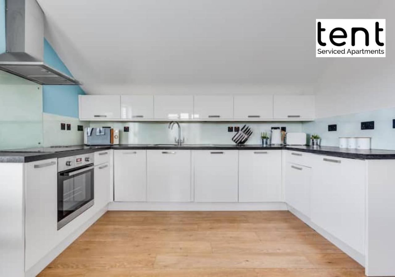 Stylish 1 Bed Apt , Central , Pkg, Perfect For Long Stays Egham Kültér fotó