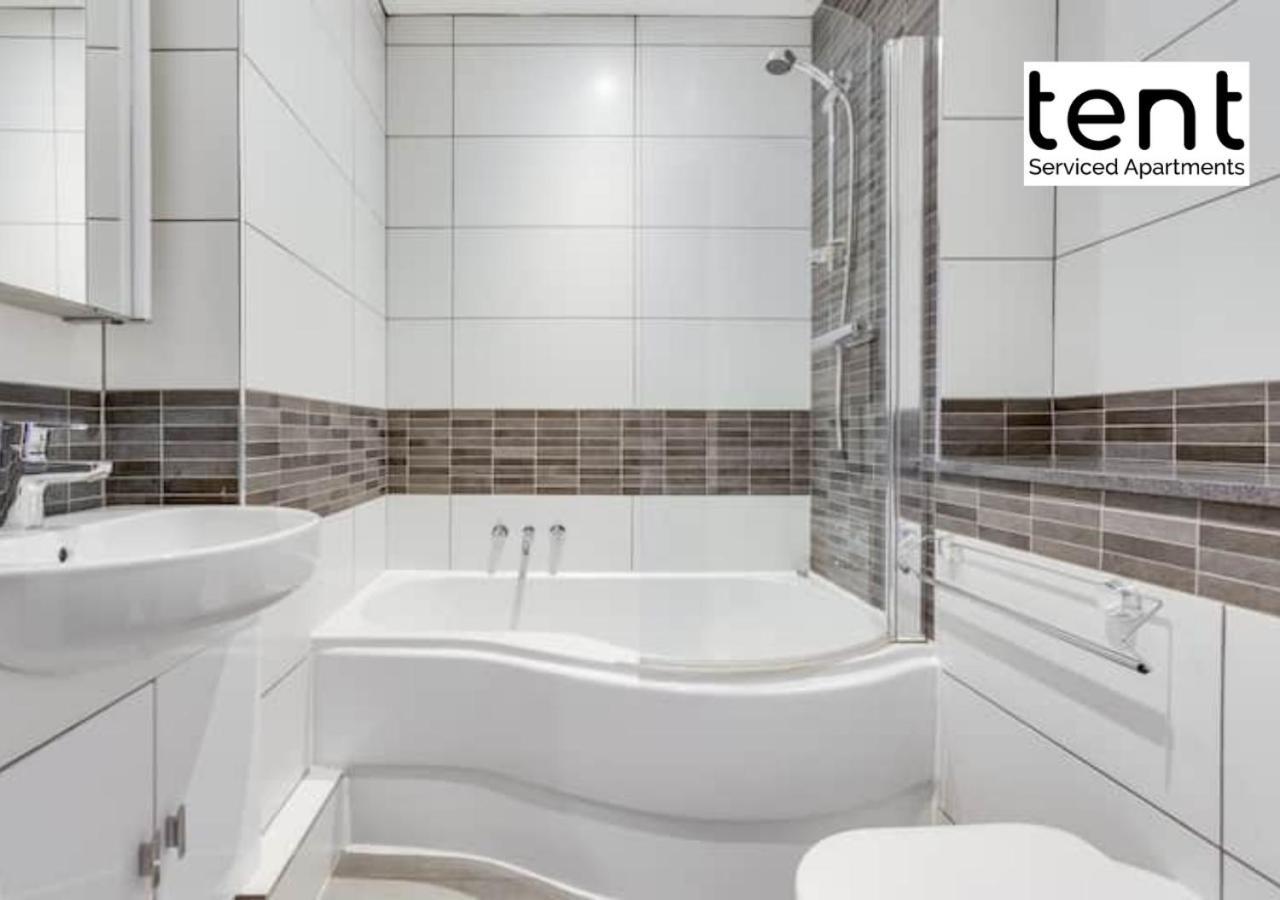 Stylish 1 Bed Apt , Central , Pkg, Perfect For Long Stays Egham Kültér fotó