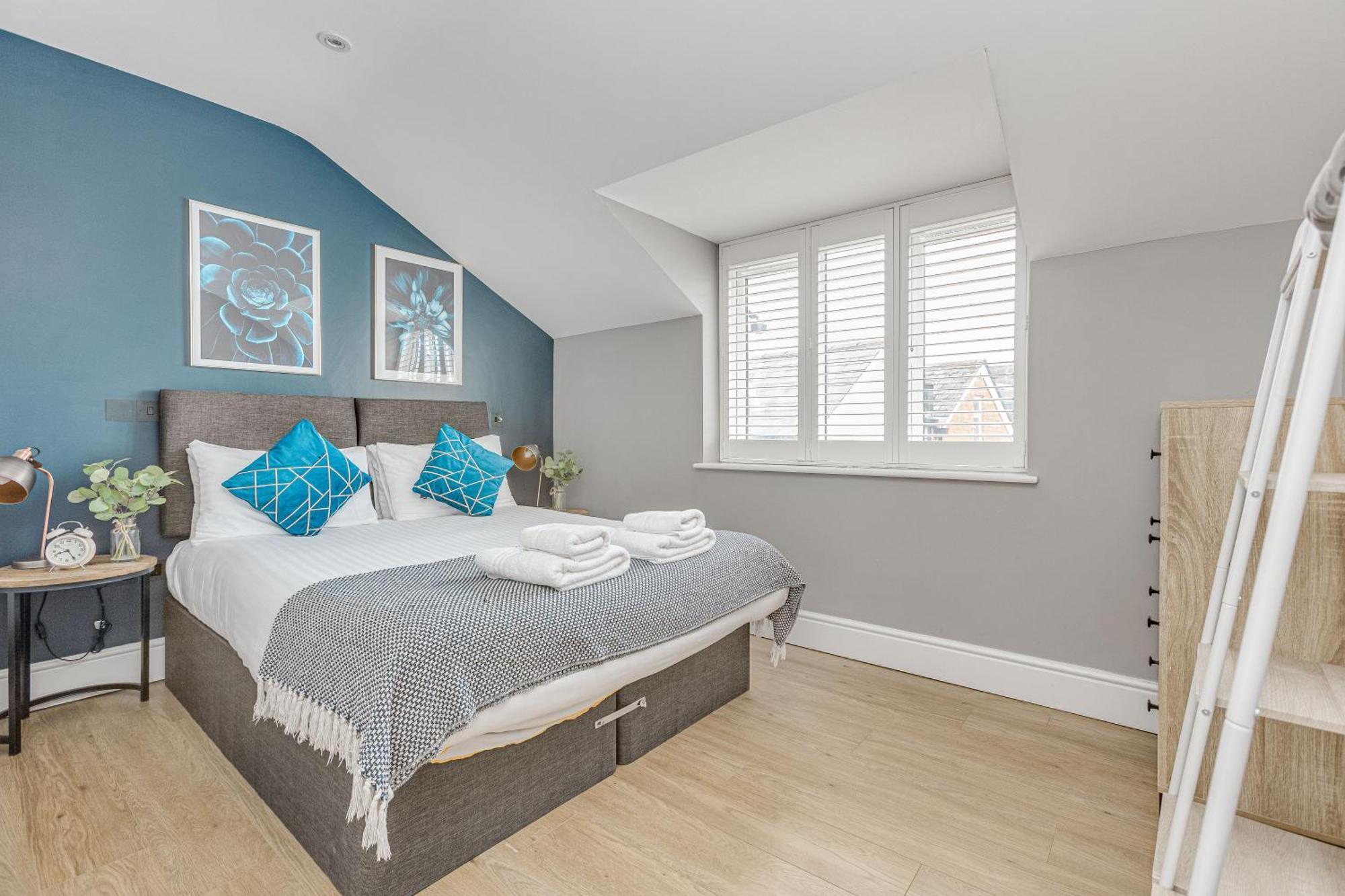 Stylish 1 Bed Apt , Central , Pkg, Perfect For Long Stays Egham Kültér fotó
